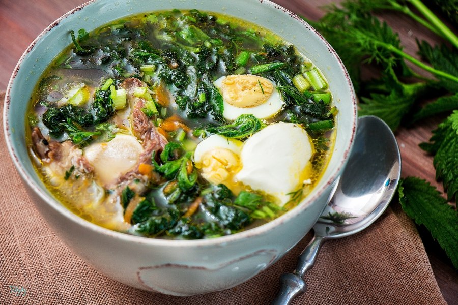 Шпинатный суп с яйцом