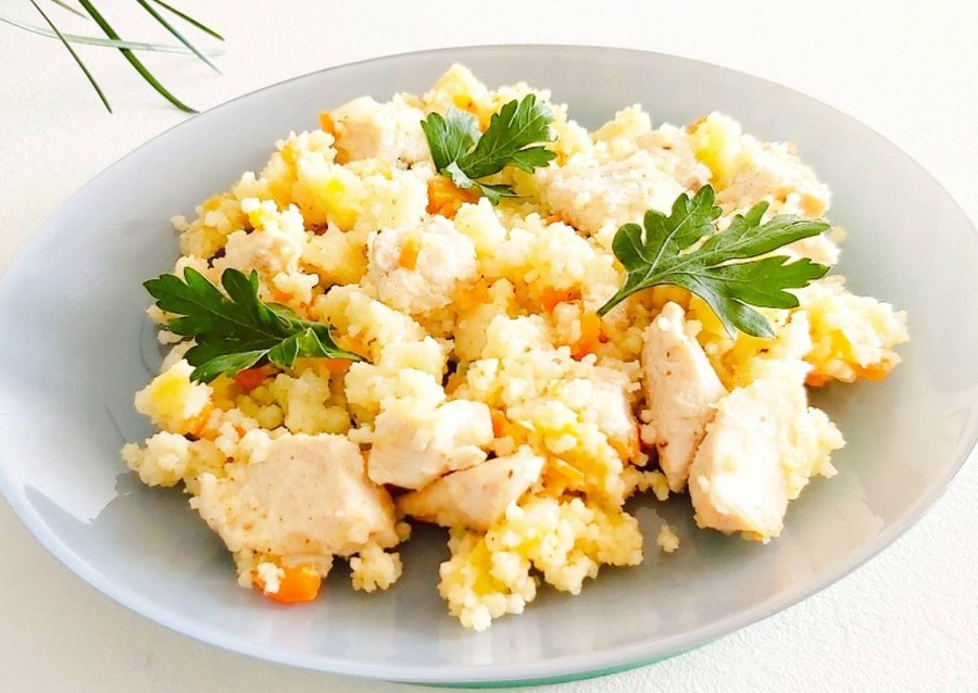 Салат с куриной грудкой и шампиньонами