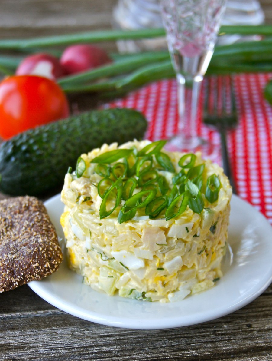 Салат с ананасом и курицей и грибами