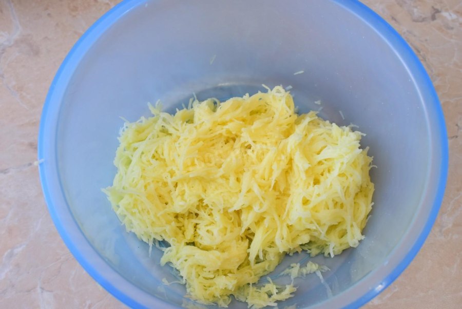 Драники с яблочным пюре