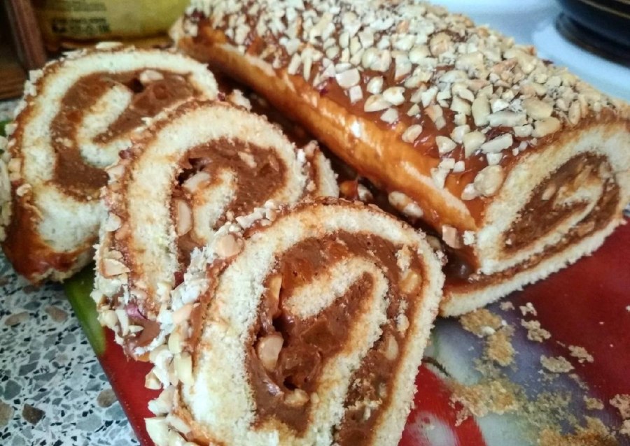 Рулет полосатый бисквитный