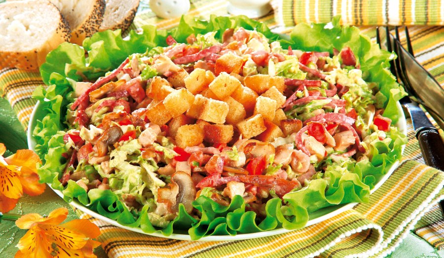 Салат Обжорка с сухариками