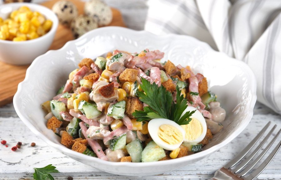 Салат с колбой