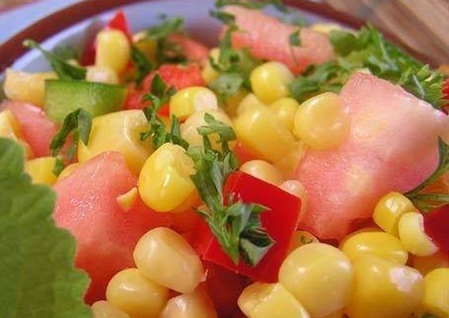 Салат огурцы помидоры кукуруза