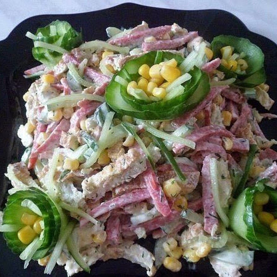 Салат с колбасой соломкой