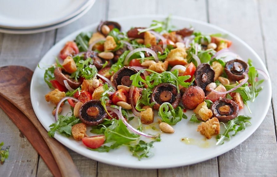 Салат с грибами и сыром