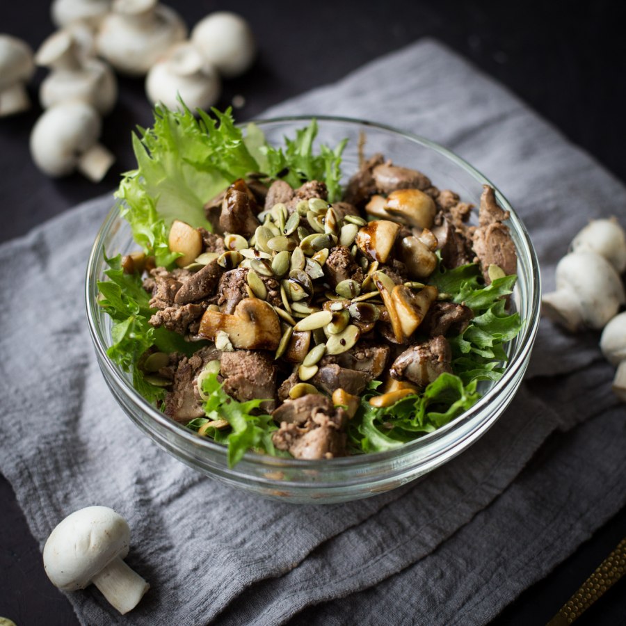 Салат с жареными грибами