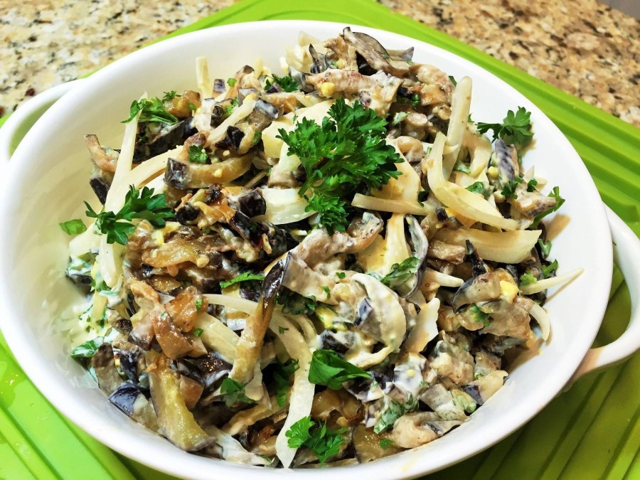 Салат с шампиньонами