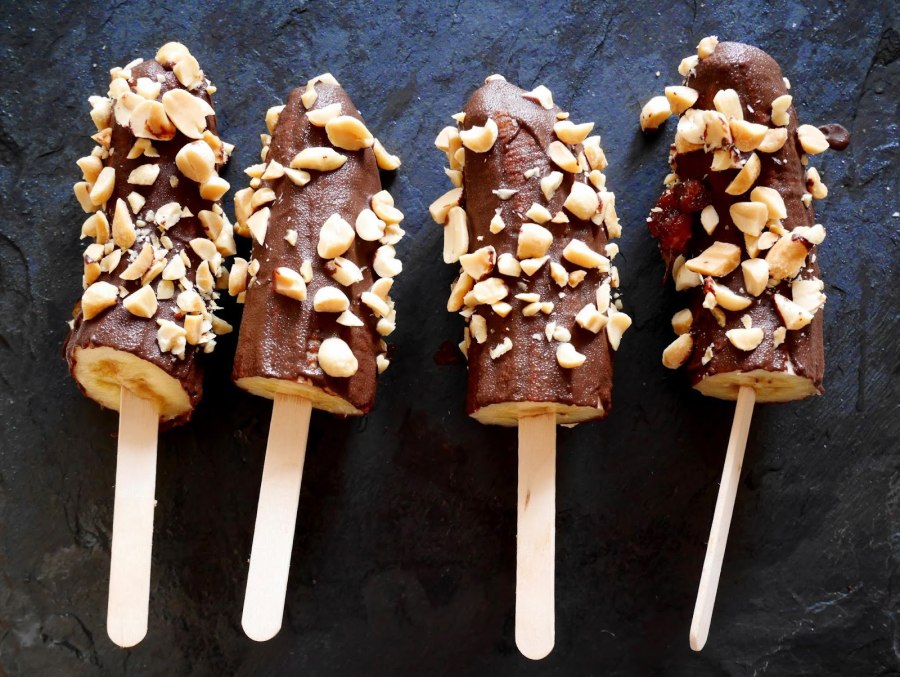 Банановое мороженое эскимо