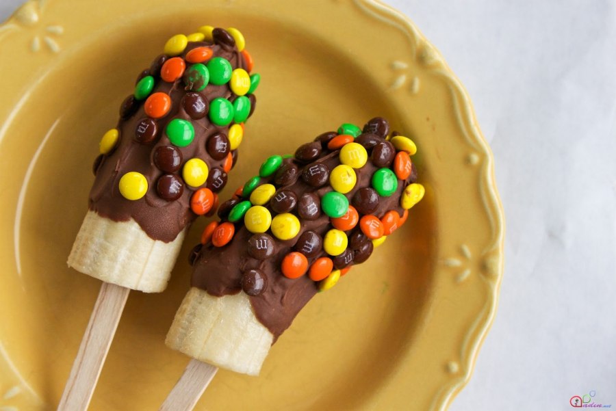 Бананы в шоколаде на палочке