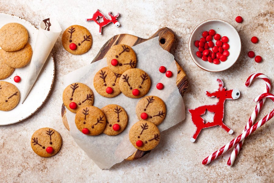 Печенье на шпажках новогодние