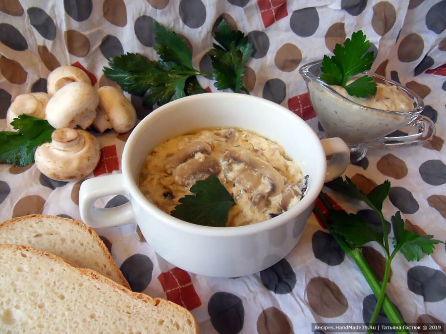 Шампиньоны в сметанном соусе