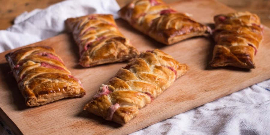 Слойки из слоеного теста