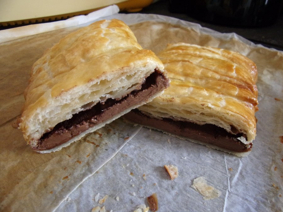 Слоеное тесто с шоколадом