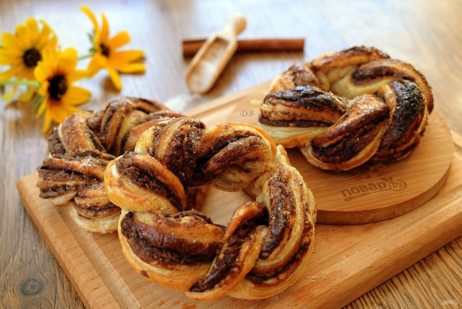 Пирог с Нутеллой и слоеного теста