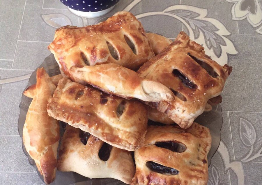 Слойка с бананом и шоколадом