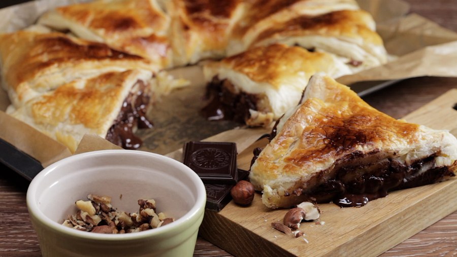 Слойка с марципаном