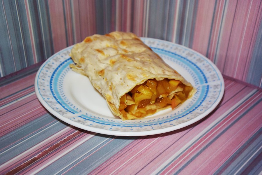 Рулет из лаваша с грушей