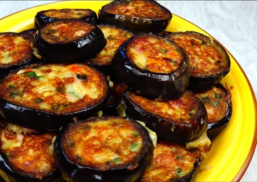 Баклажаны с помидорами и чесноком закуска