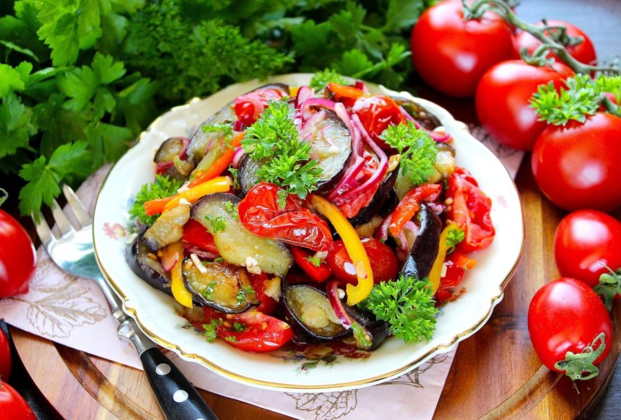 Блюдо лодочка из картошки и мясо и с помидоркой