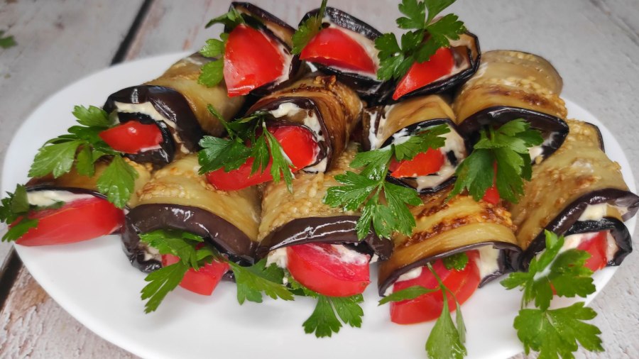 Ассорти рулетиков из баклажанов