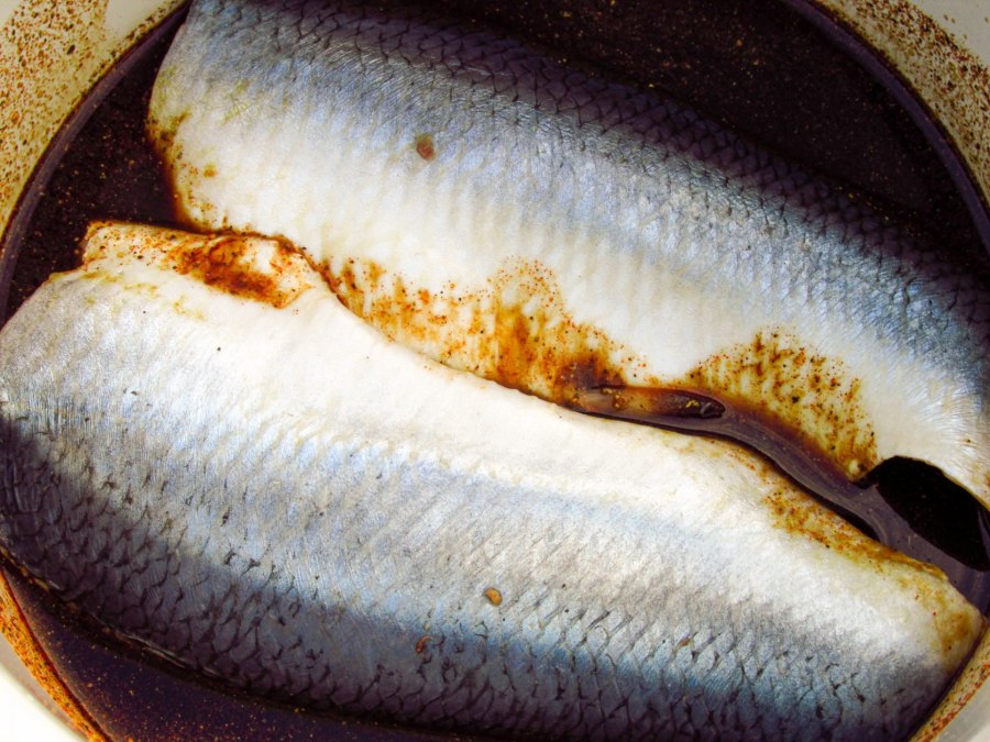 Сельдь маринованная в соевом соусе