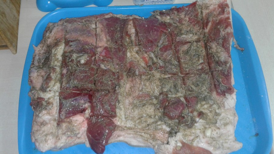 Мясной рулет с чесноком