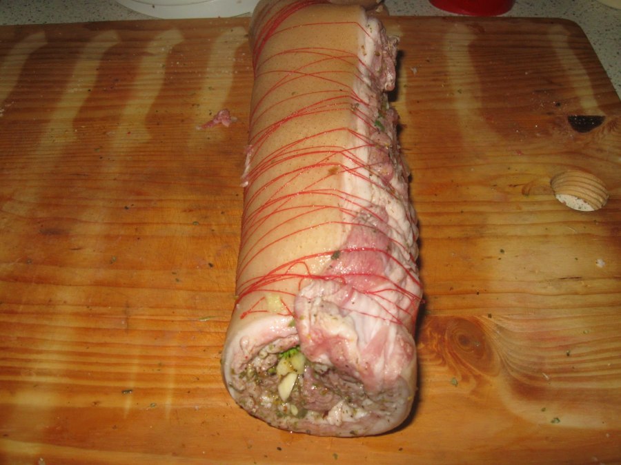 Рулет из свиного подчеревка