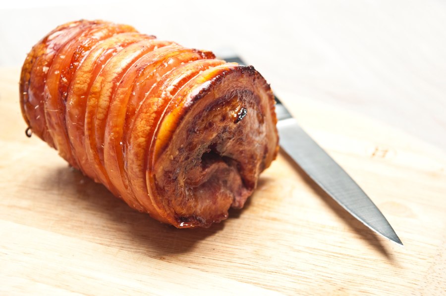 Рулет из свиной пузанины