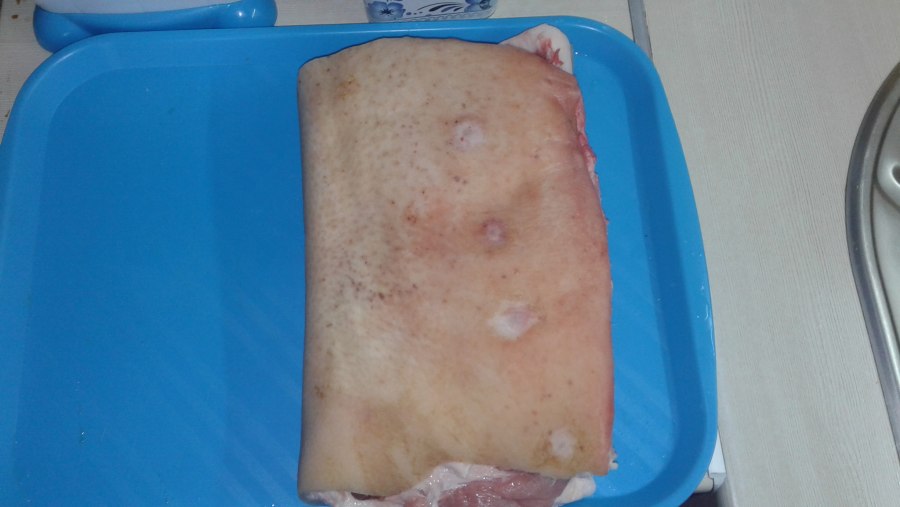 Свиной рулет в духовке в фольге