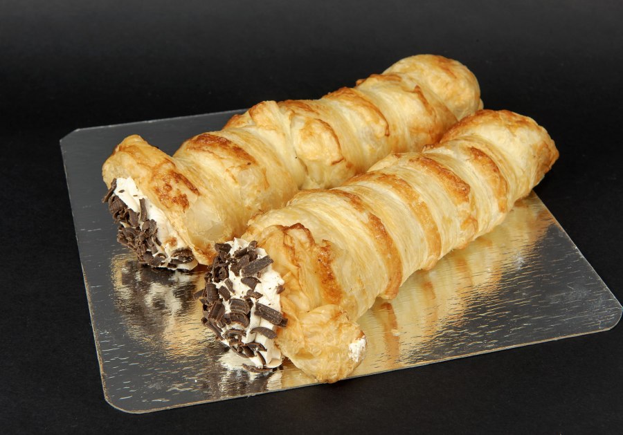 Трубочки со взбитыми сливками