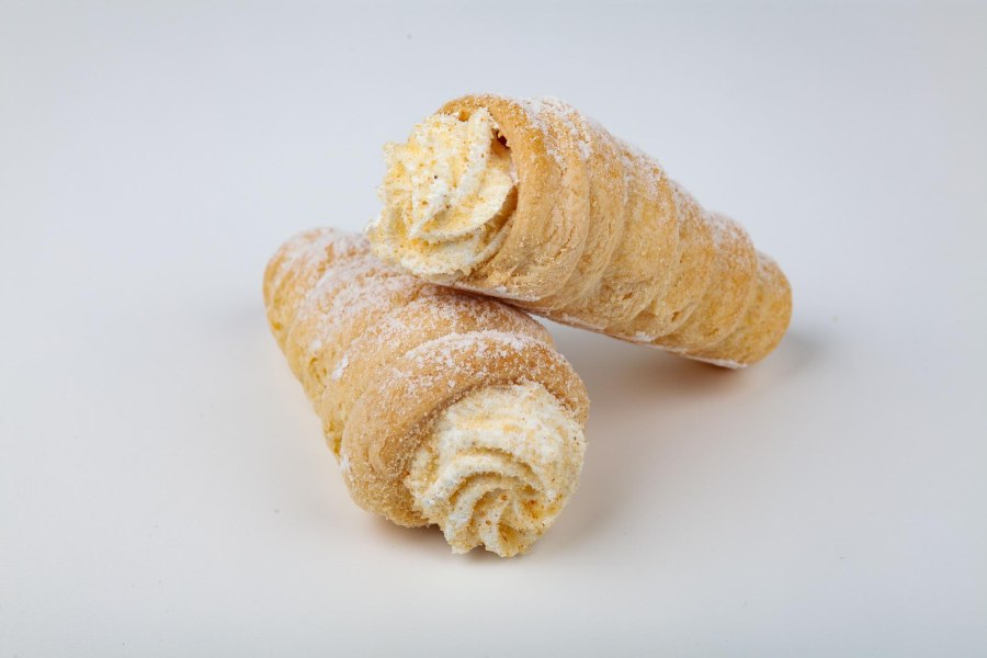 Пирожные "трубочки с вареной сгущенкой "(2,2) (Комлево/ИП Айвазян/)