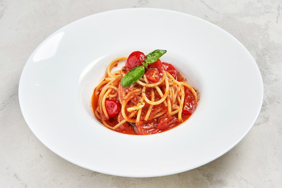 Спагетти с помидорами черри