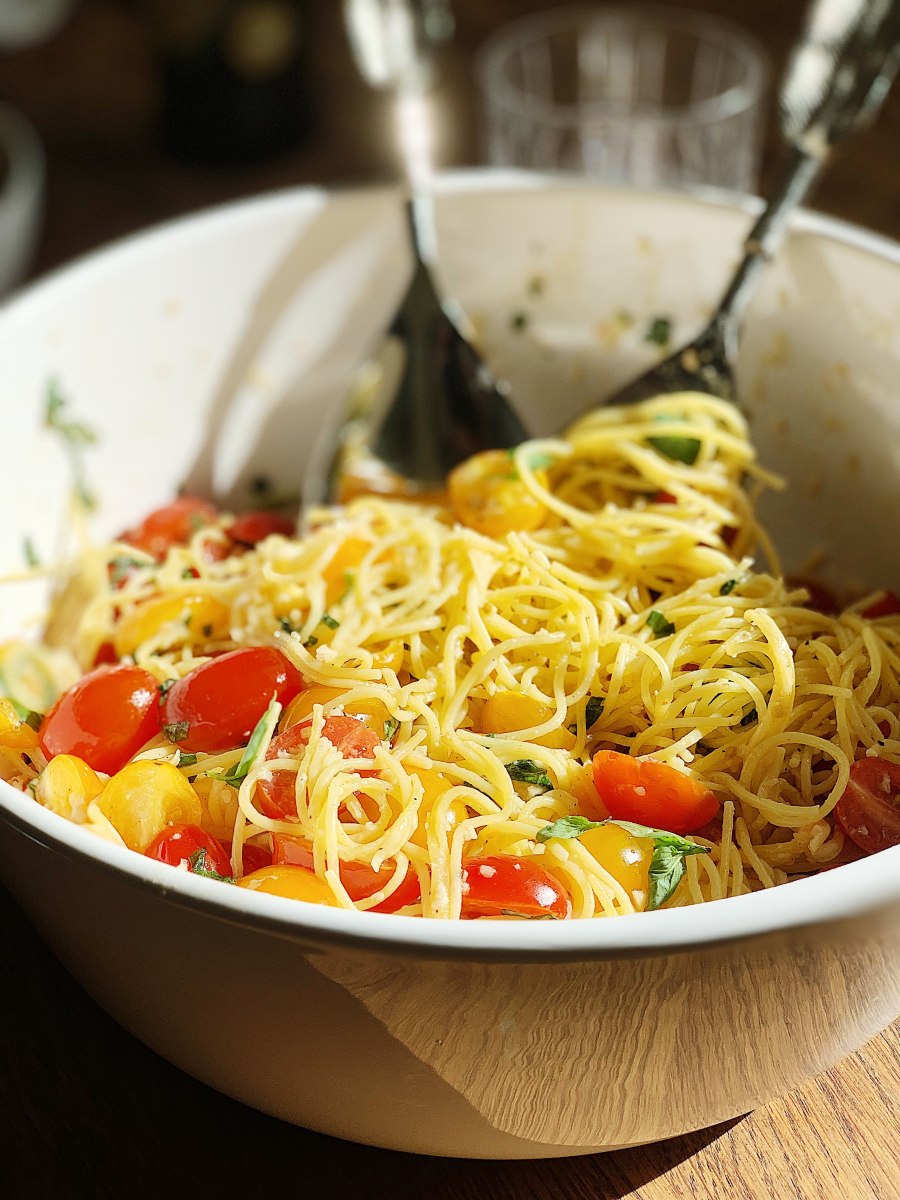 Спагетти с черри и базиликом