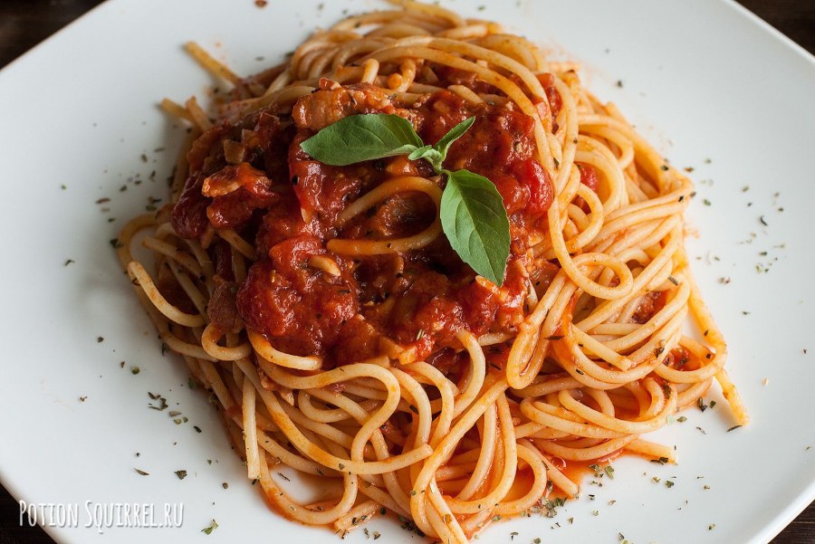 Макароны под соусом песто