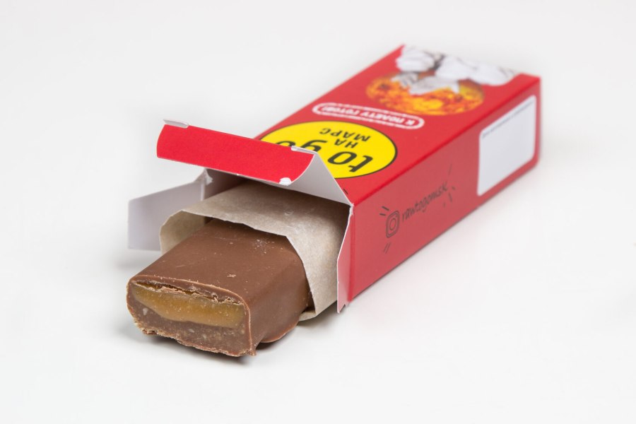 Шоколадки Kick с арахисом в первая полоса