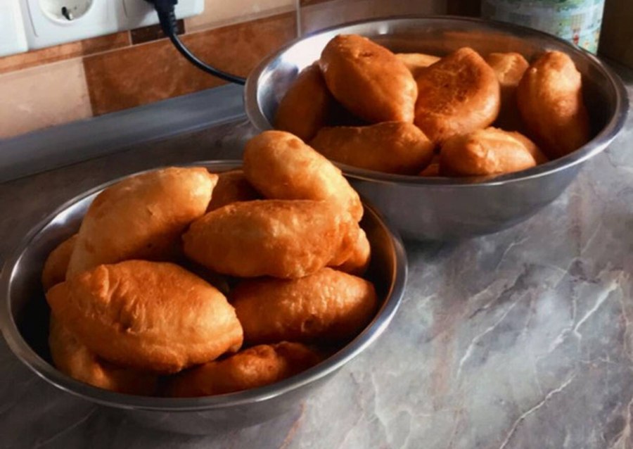 Пирожки печеные с капустой