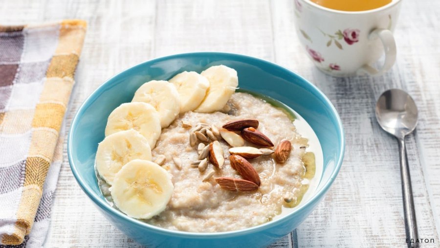 Овсяная каша на молоке с бананом