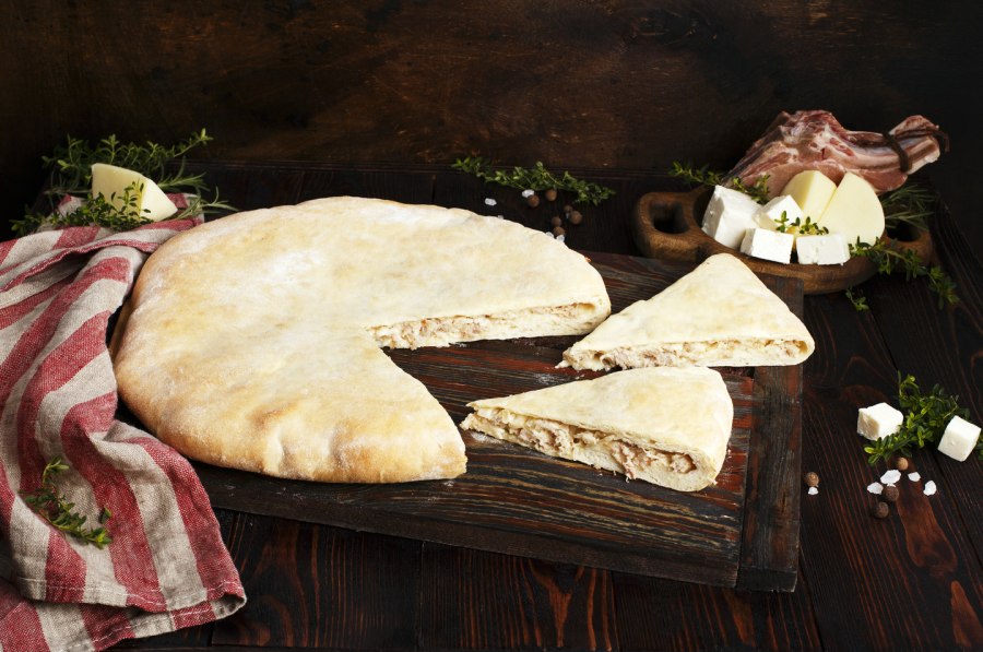 Сырный осетинский пирог