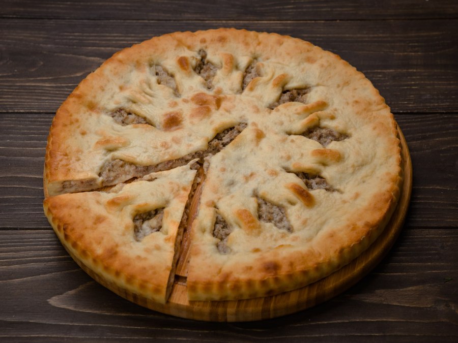 Выпечка осетинских пирогов