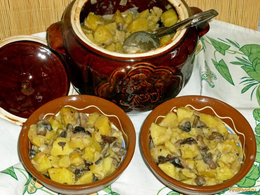 Картошечка с грибами в горшочках