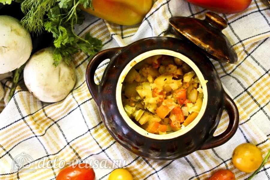 Жаркое с черносливом в горшочках