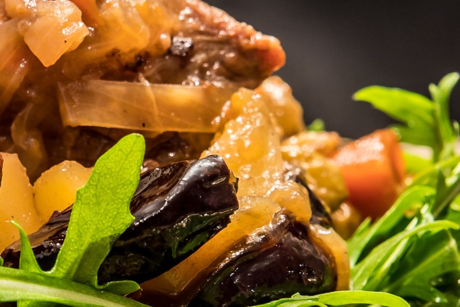 Жаркое в съедобном горшочке