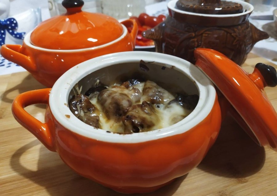 Жаркое в горшочках с картошкой и креветками