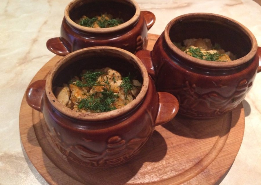 Жаркое в горшочках в духовке со свининой