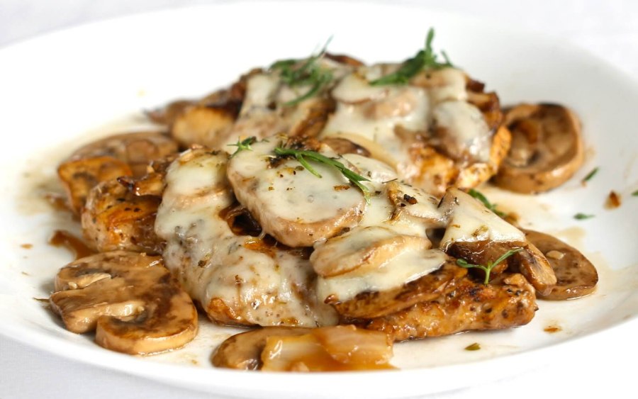 Грудка фаршированная грибами в духовке