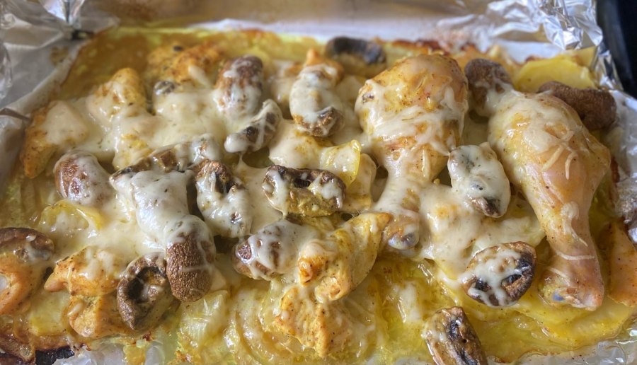 Куриное филе с грибами и сыром