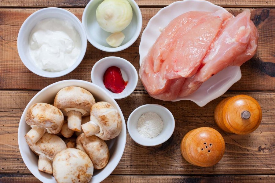 Грибы в сметанном соусе запеченные