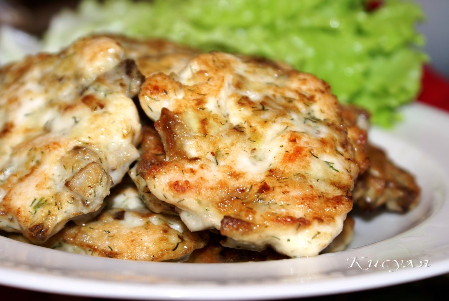 Салат с шампиньонами и курицей