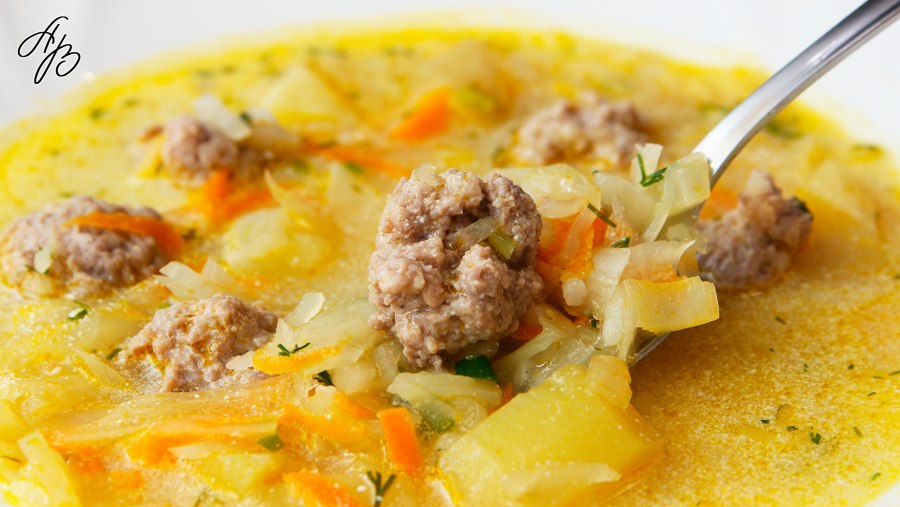 Суп с фрикадельками и капустой